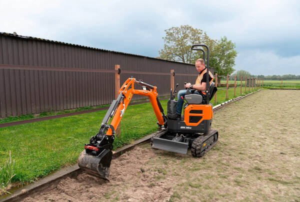 Develon DX10-7 1ton Micro Digger (Hire) - Image 4